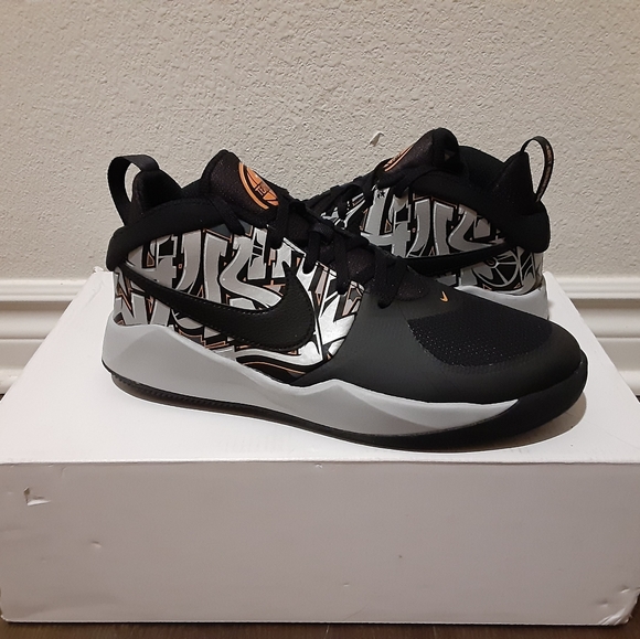 Nike - Picture 4 of 4